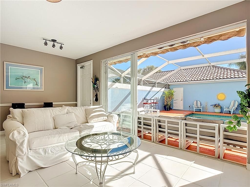 6186 Towncenter CIR-18