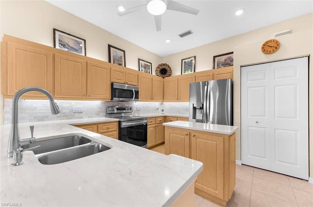 615 May Apple WAY, VENICE FL 34293-32