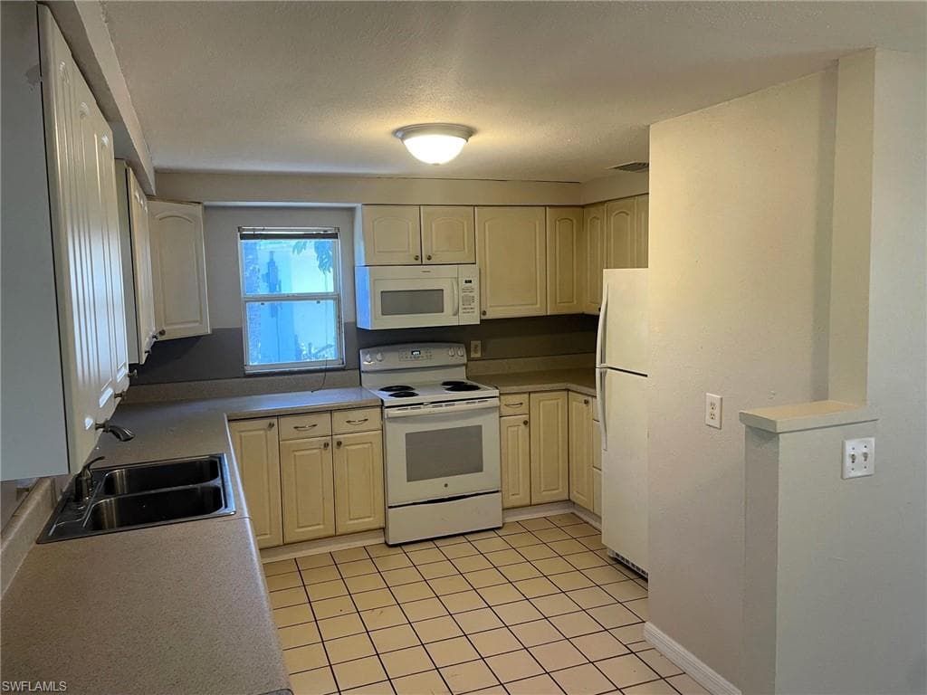 2173 Barry DR, FORT MYERS FL 33907-3