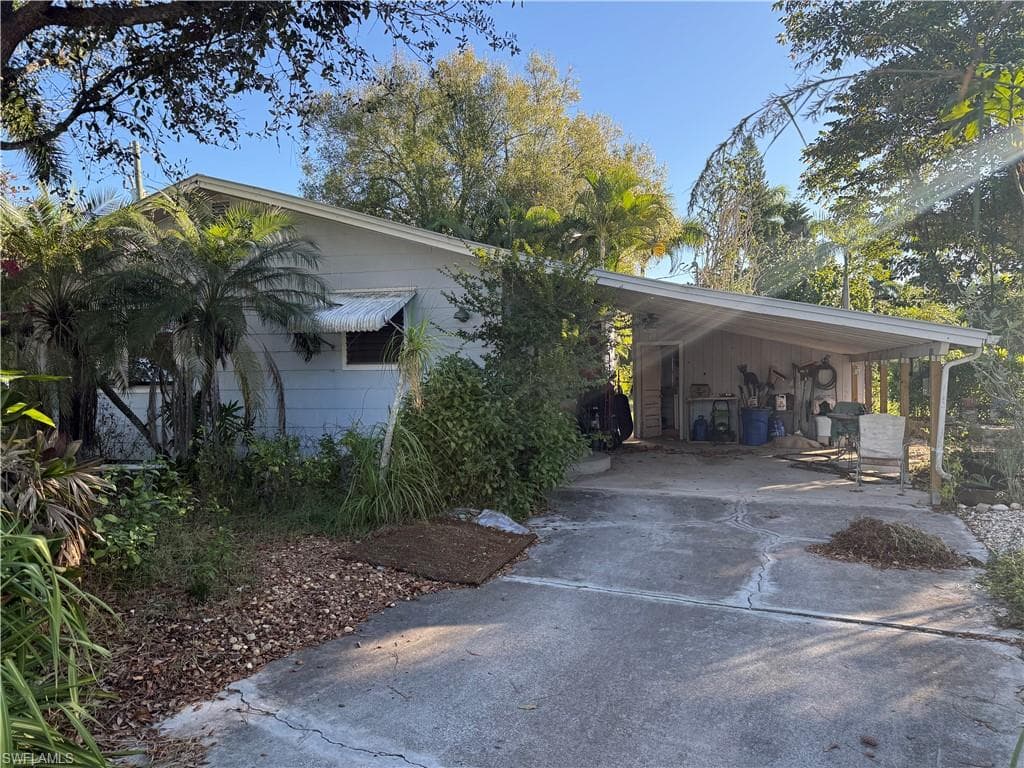 77 Oak ST, NORTH FORT MYERS FL 33903-9