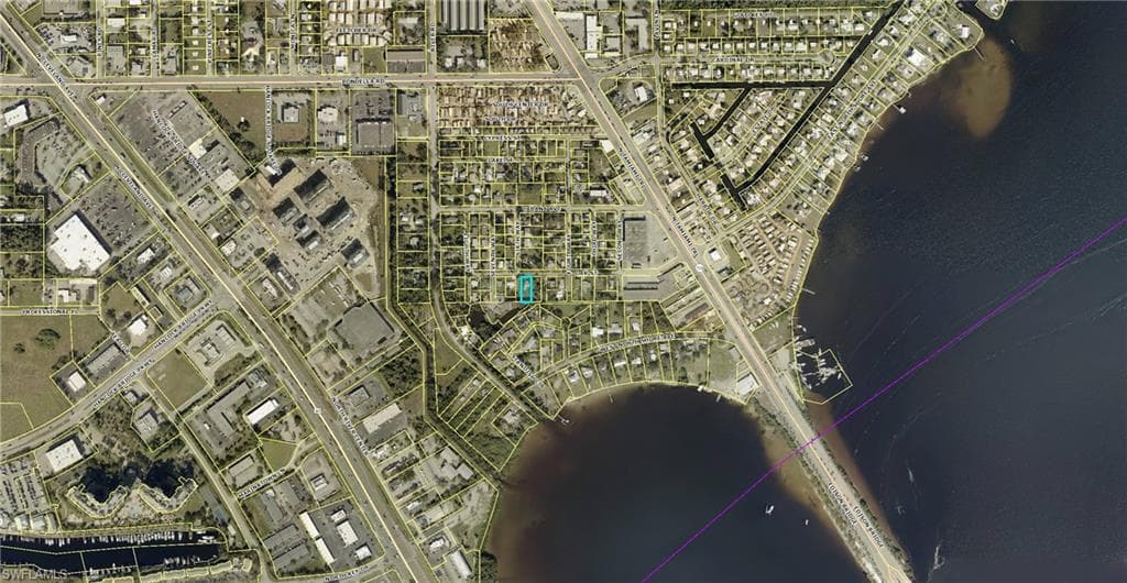 77 Oak ST, NORTH FORT MYERS FL 33903-17