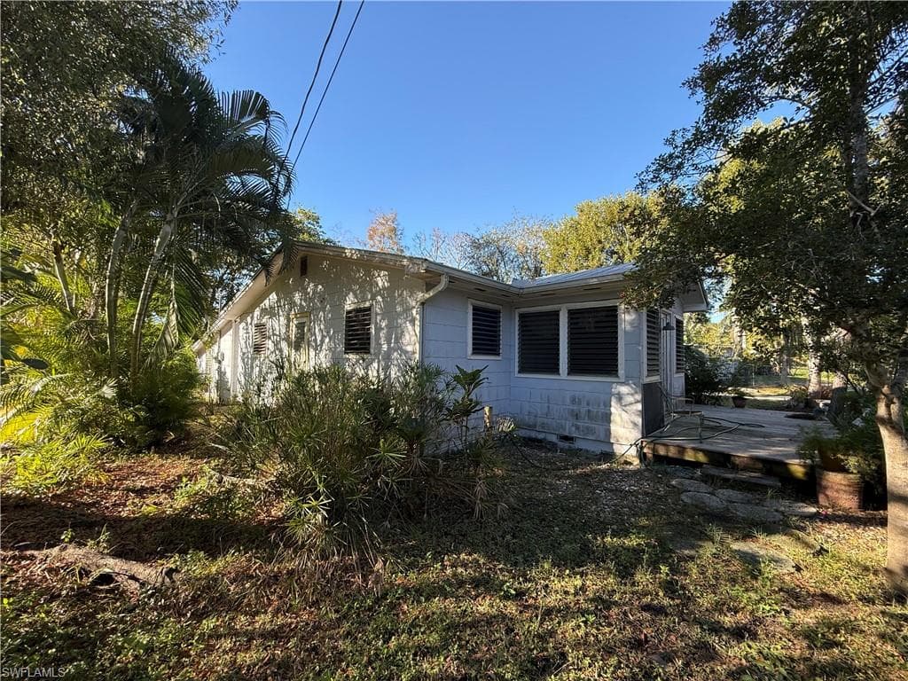 77 Oak ST, NORTH FORT MYERS FL 33903-3