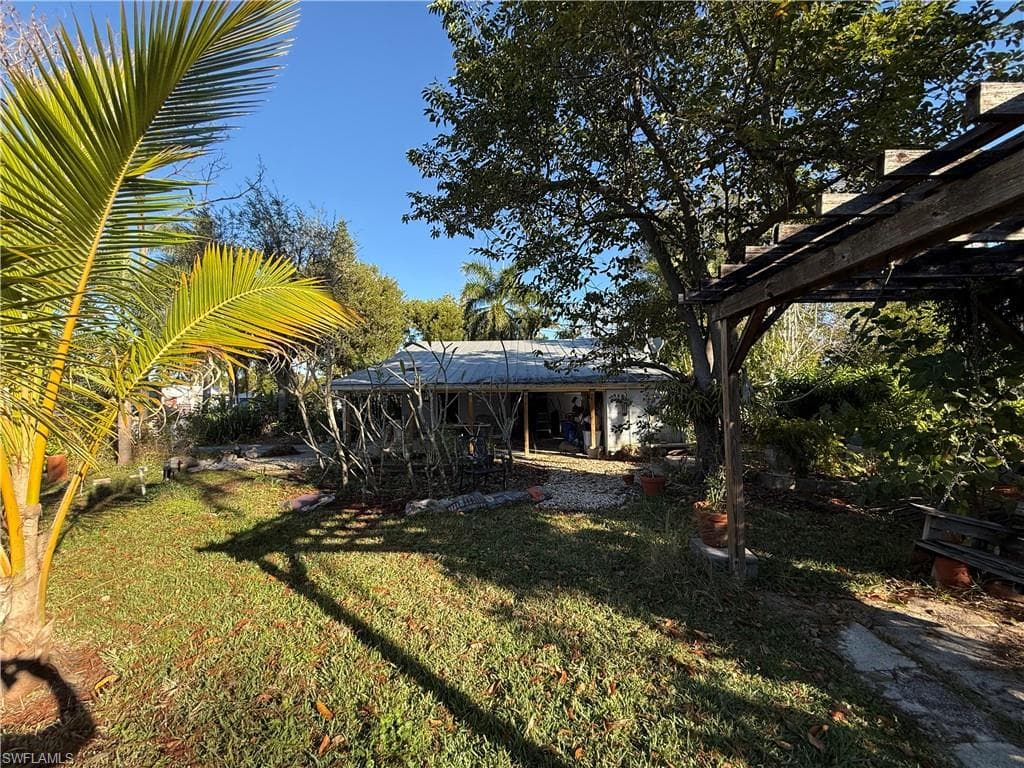 77 Oak ST, NORTH FORT MYERS FL 33903-7