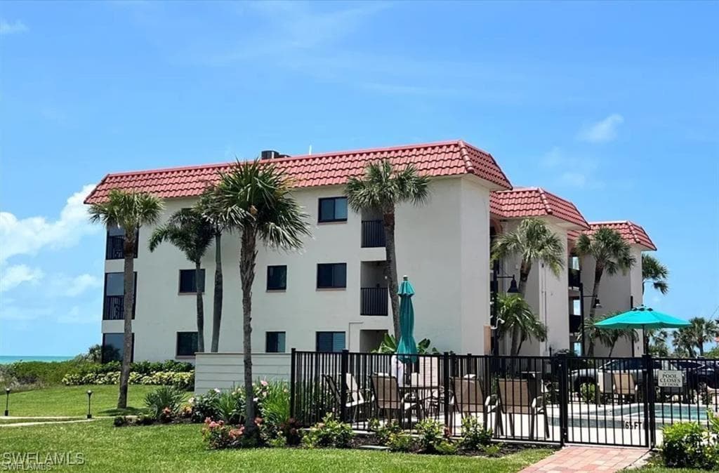671 E Gulf DR, SANIBEL FL 33957-1