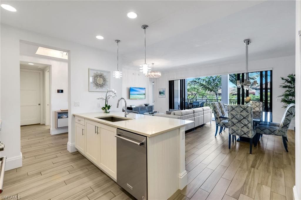 1035 3rd AVE S # 305, NAPLES FL 34102-11