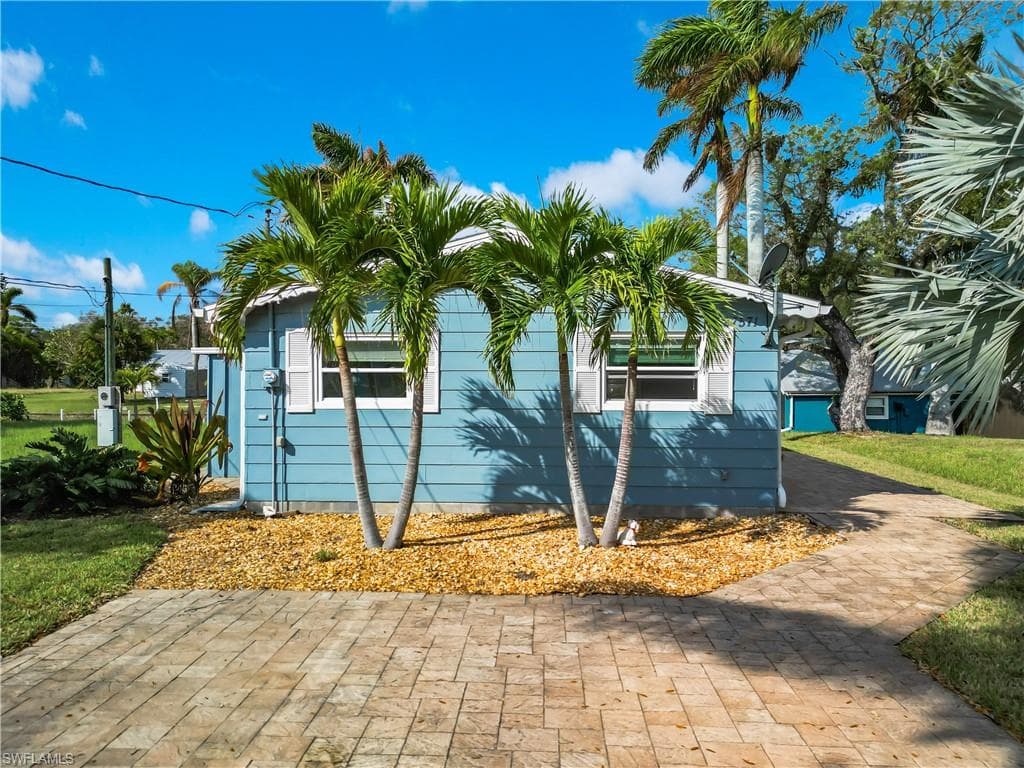 27571 Tarpon WAY, BONITA SPRINGS FL 34134-1