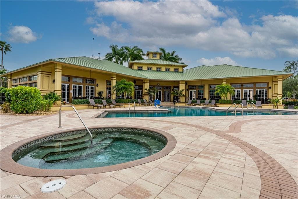 3989 Bishopwood CT W # 201, NAPLES FL 34114-33