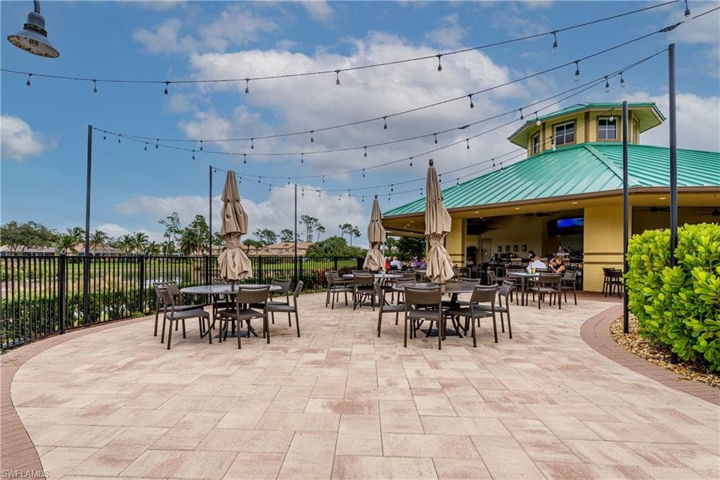 3989 Bishopwood CT W # 201, NAPLES FL 34114-32