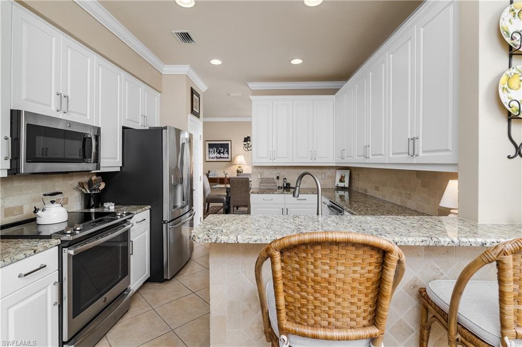 3989 Bishopwood CT W # 201, NAPLES FL 34114-13