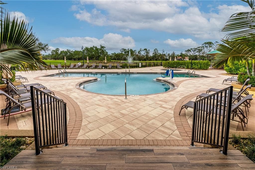 3989 Bishopwood CT W # 201, NAPLES FL 34114-34