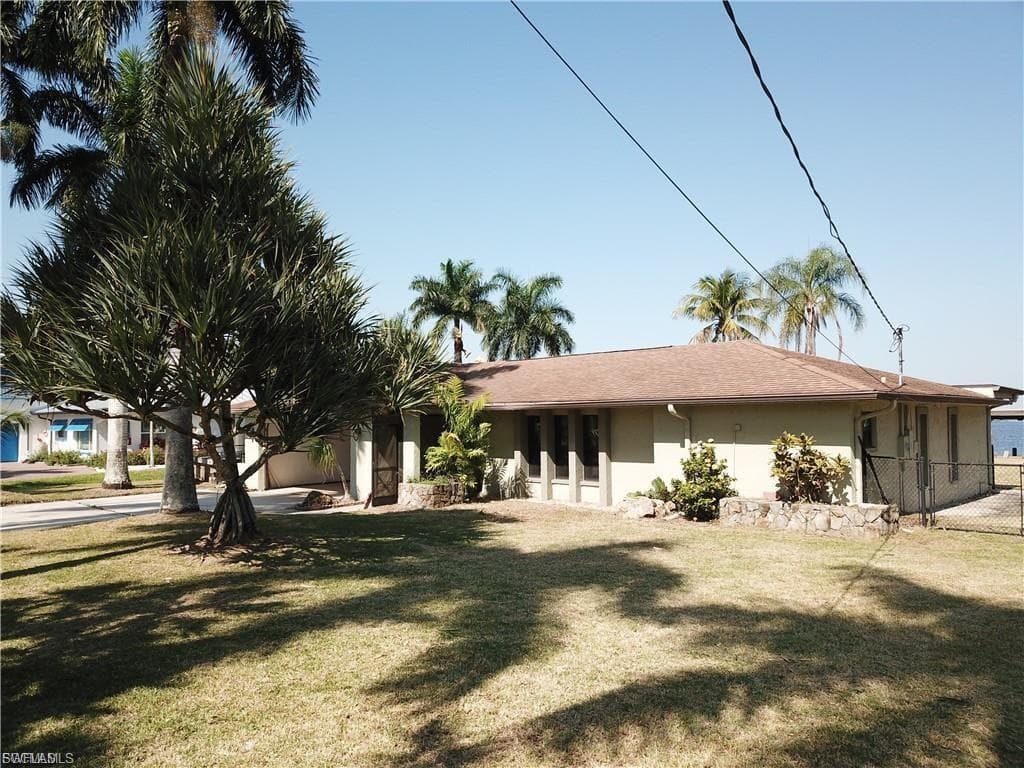 5211 Lake Caloosa DR, FORT MYERS FL 33905-12