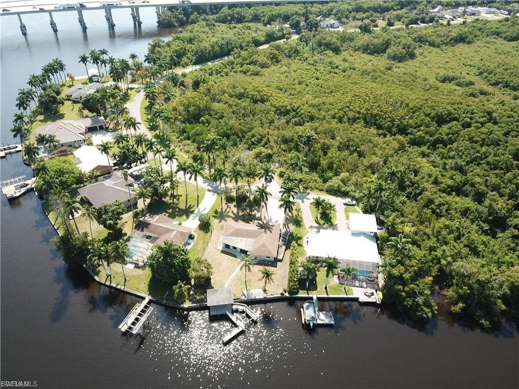 5211 Lake Caloosa DR, FORT MYERS FL 33905-2