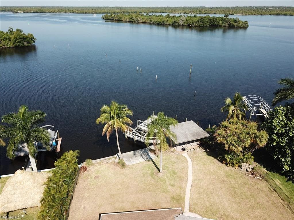 5211 Lake Caloosa DR, FORT MYERS FL 33905-9