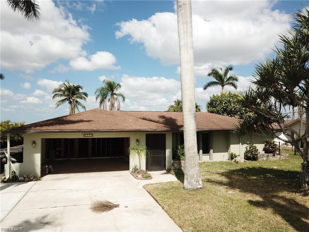 5211 Lake Caloosa DR, FORT MYERS FL 33905-3