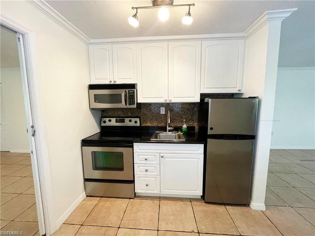 8162 Country RD # 201, FORT MYERS FL 33919-3