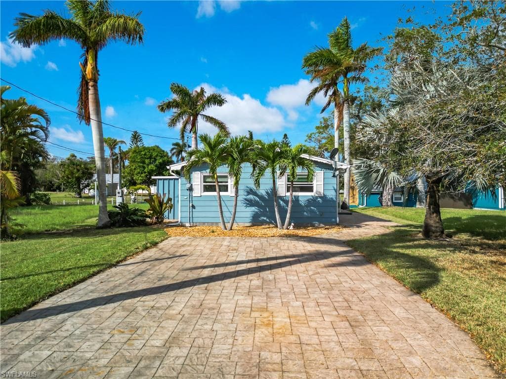 27571 Tarpon WAY, BONITA SPRINGS FL 34134-32