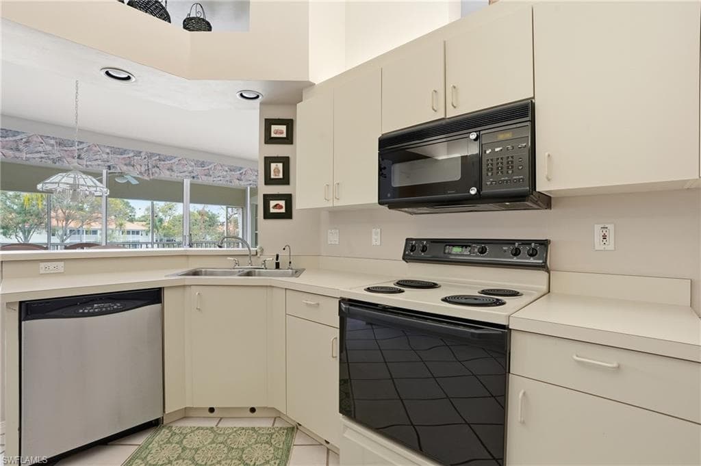 7680 Oleander Gate DR J202-13
