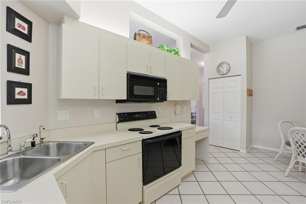 7680 Oleander Gate DR J202-12