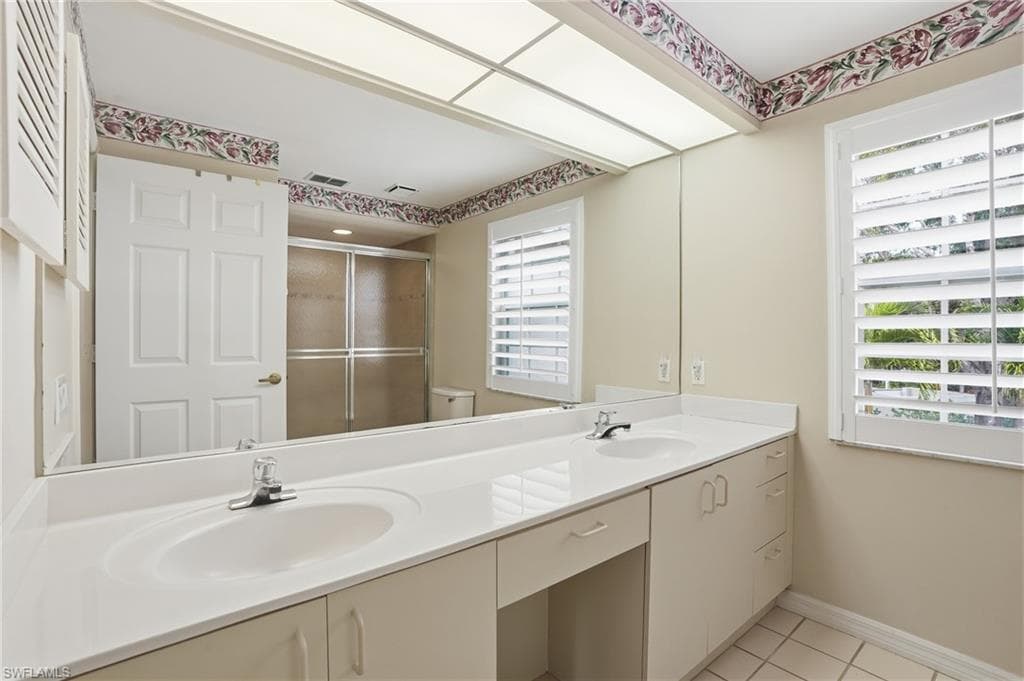 7680 Oleander Gate DR J202-22