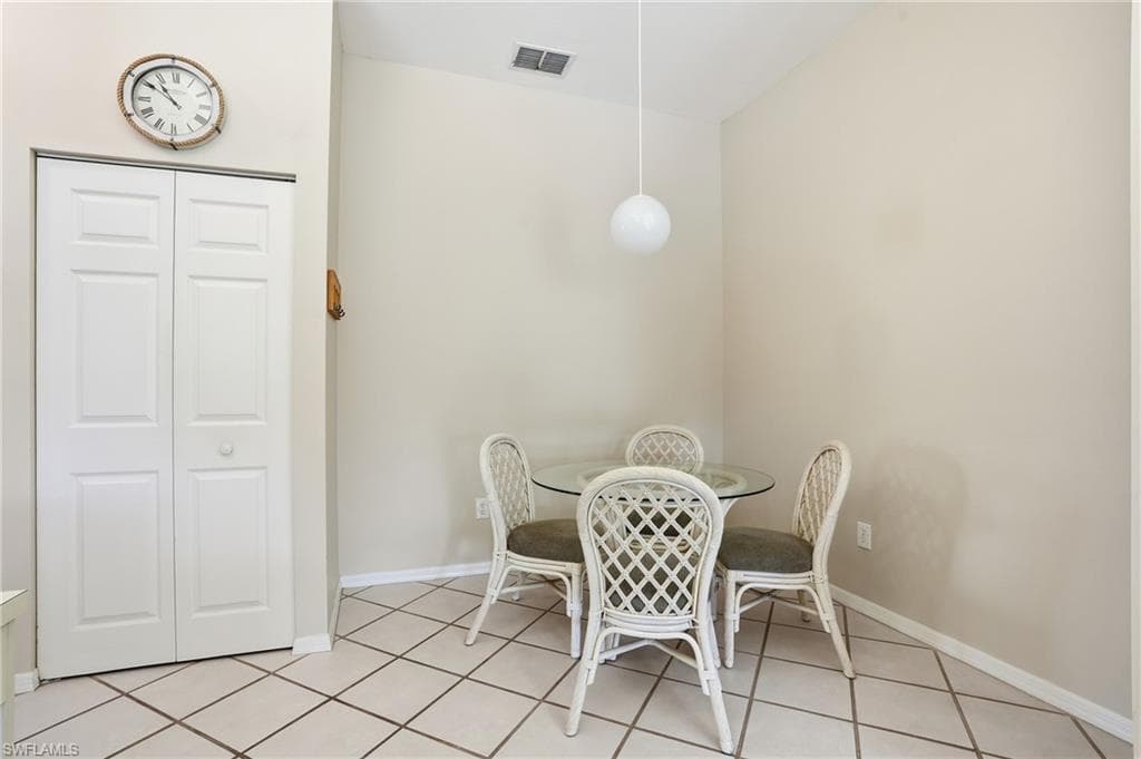 7680 Oleander Gate DR J202-14