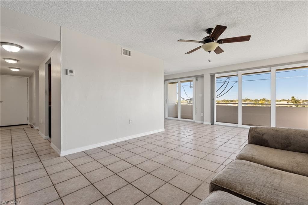 4803 Sunset CT # 304, CAPE CORAL FL 33904-11