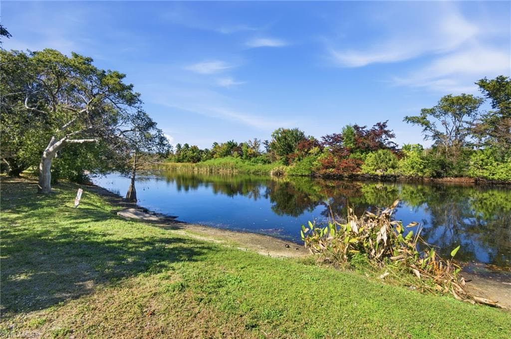 20 Timberland CIR N, FORT MYERS FL 33919-32