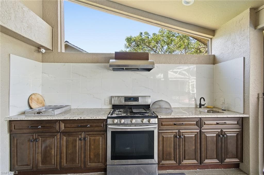 20 Timberland CIR N, FORT MYERS FL 33919-30