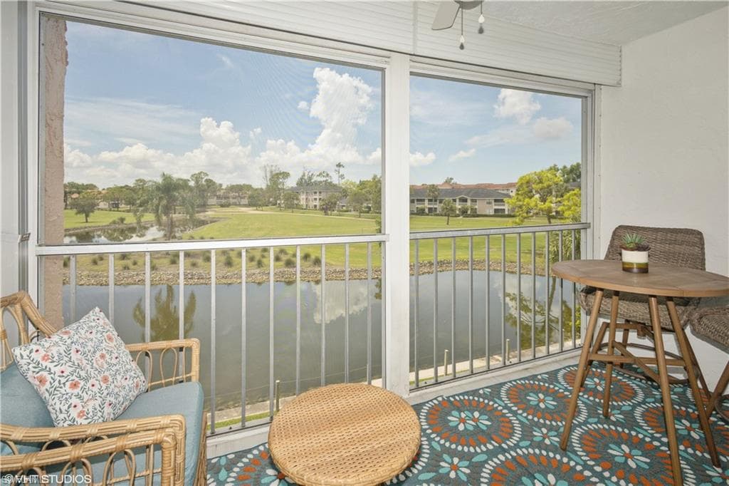 190 Turtle Lake CT # 311, NAPLES FL 34105-27