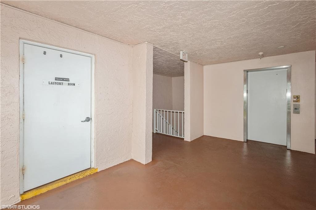 190 Turtle Lake CT # 311, NAPLES FL 34105-40