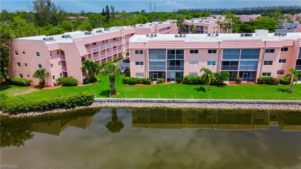 190 Turtle Lake CT # 311, NAPLES FL 34105-3