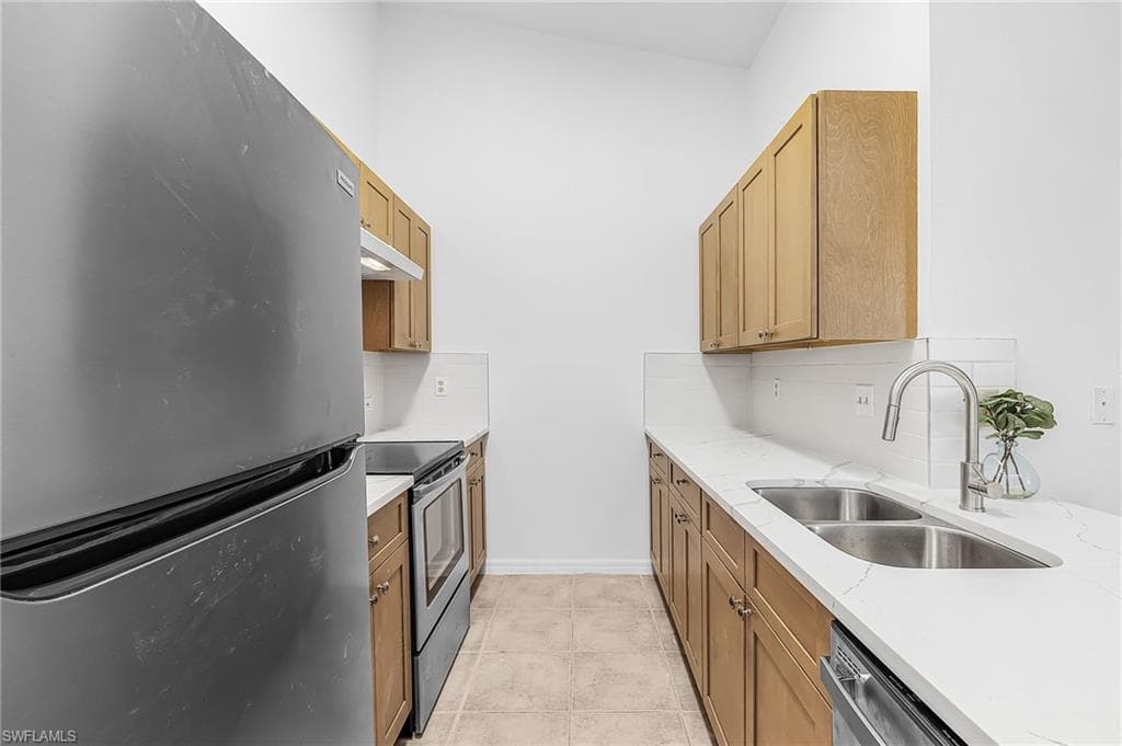 1518 SW Courtyards LN # 199, CAPE CORAL FL 33914-12