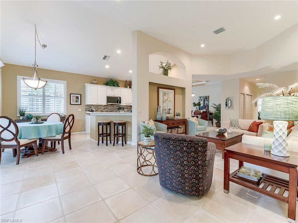 10402 Autumn Breeze DR # 202, ESTERO FL 34135-11