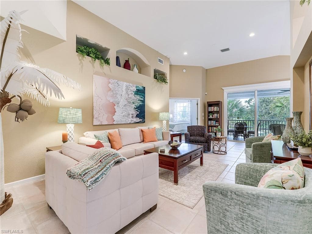 10402 Autumn Breeze DR # 202, ESTERO FL 34135-2