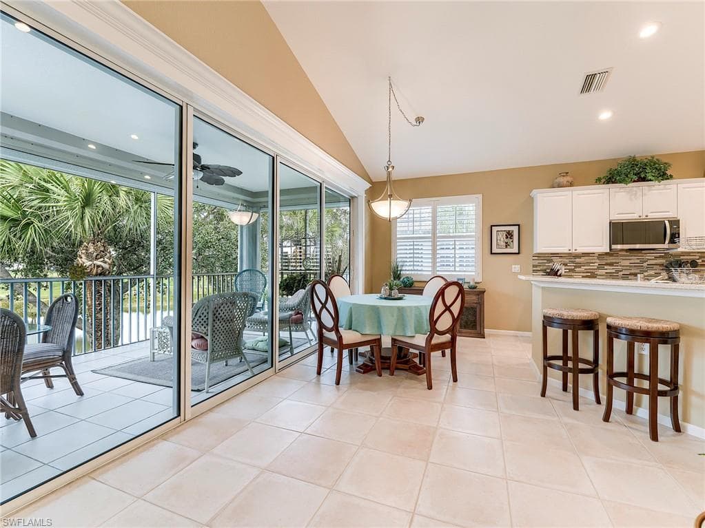 10402 Autumn Breeze DR # 202, ESTERO FL 34135-9