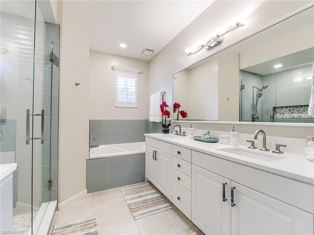 10402 Autumn Breeze DR # 202, ESTERO FL 34135-17