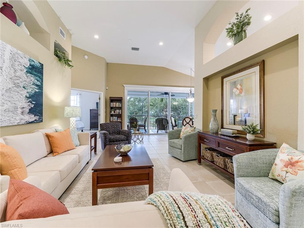10402 Autumn Breeze DR # 202, ESTERO FL 34135-3