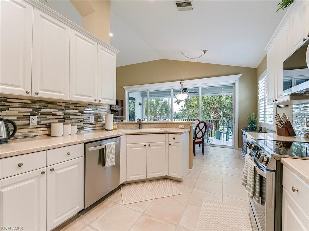10402 Autumn Breeze DR # 202, ESTERO FL 34135-7