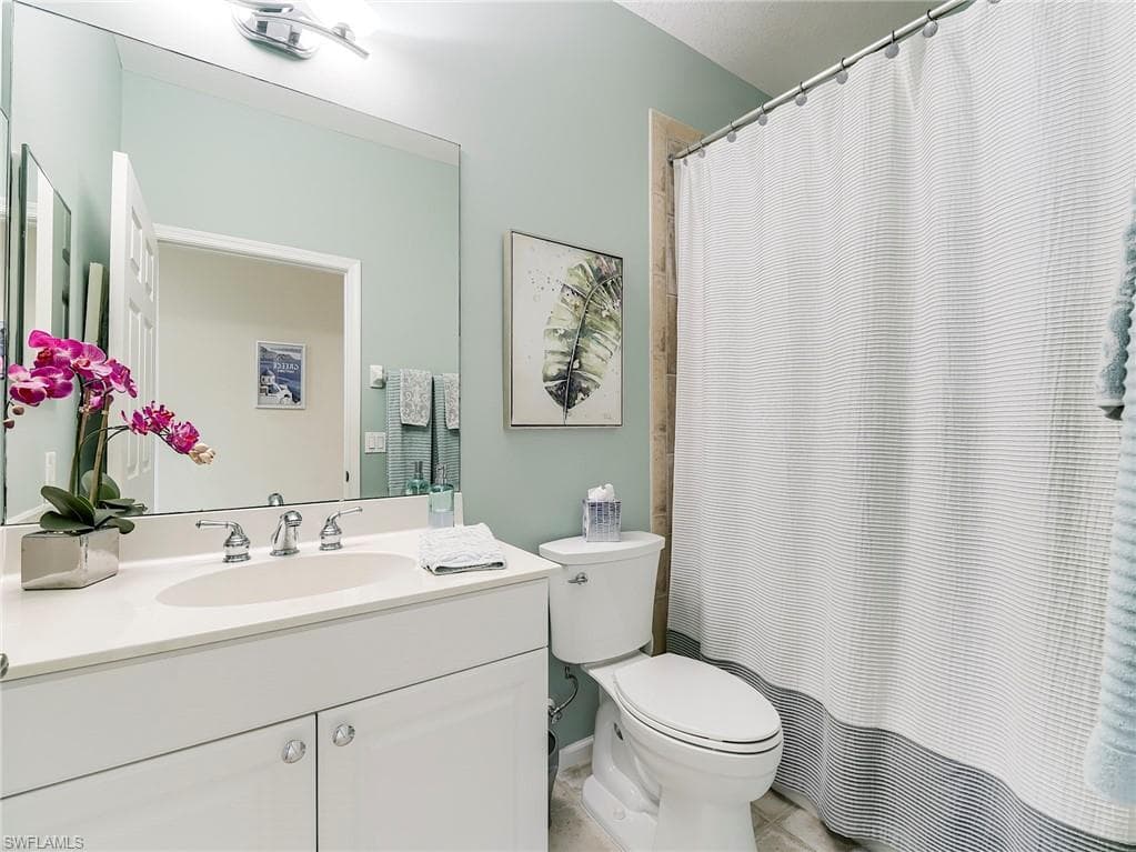 10402 Autumn Breeze DR # 202, ESTERO FL 34135-20