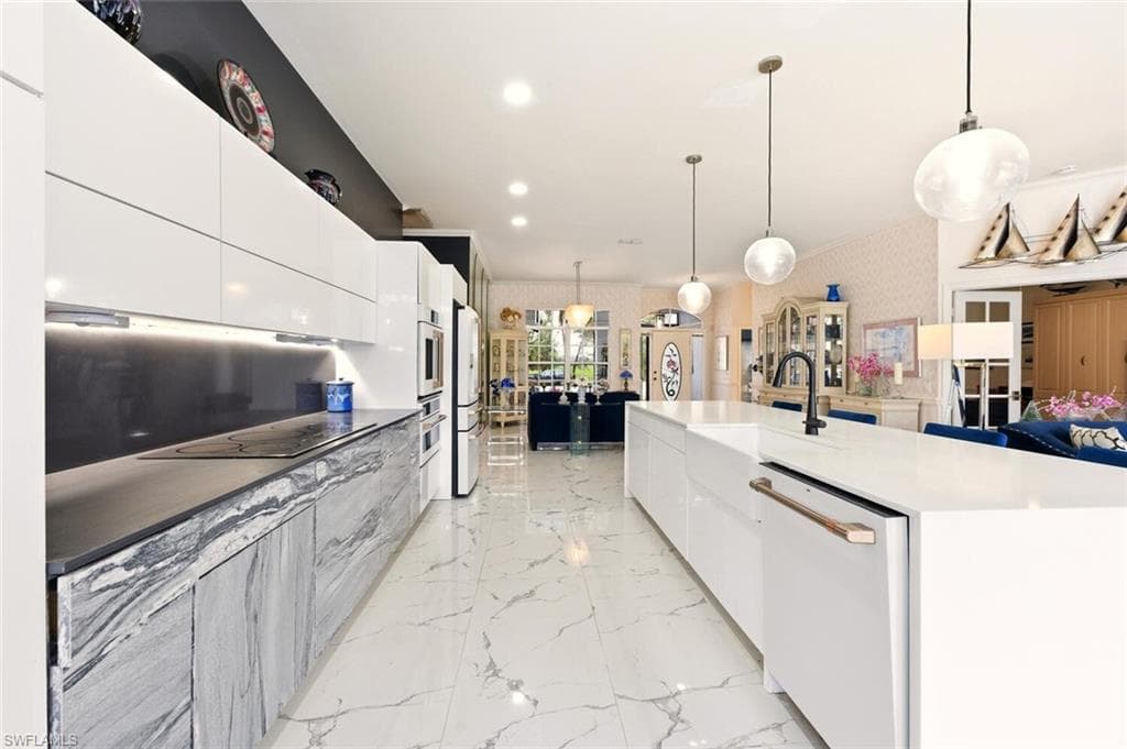 209 Countryside DR, NAPLES FL 34104-14
