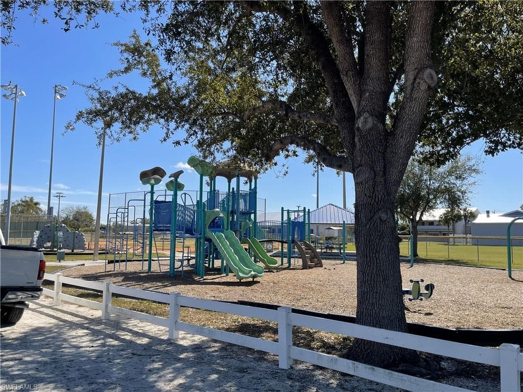 5520 Rainbow DR, BOKEELIA FL 33922-35