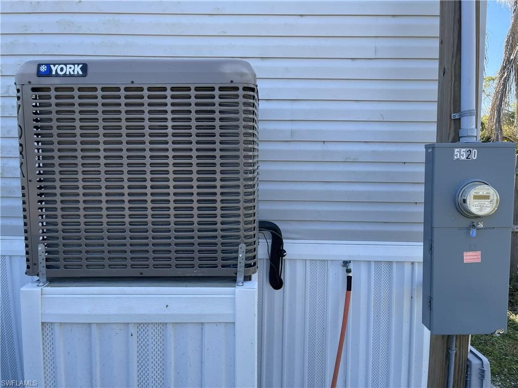 5520 Rainbow DR, BOKEELIA FL 33922-32