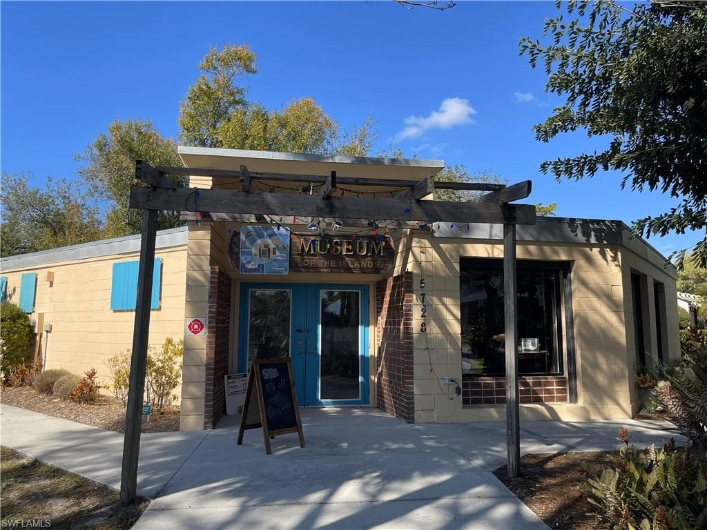 5520 Rainbow DR, BOKEELIA FL 33922-38