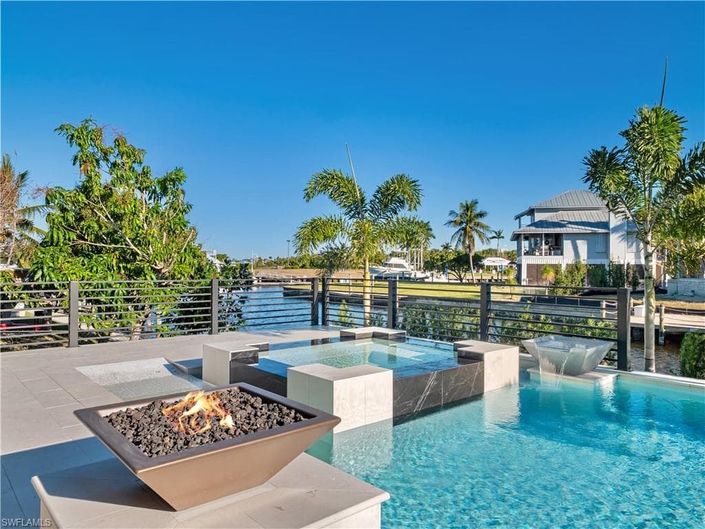 111 Montrose DR-46
