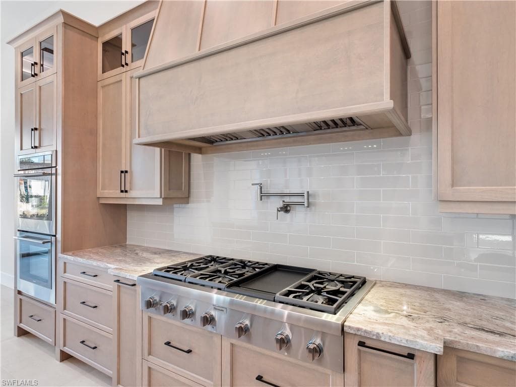 111 Montrose DR, FORT MYERS FL 33919-25