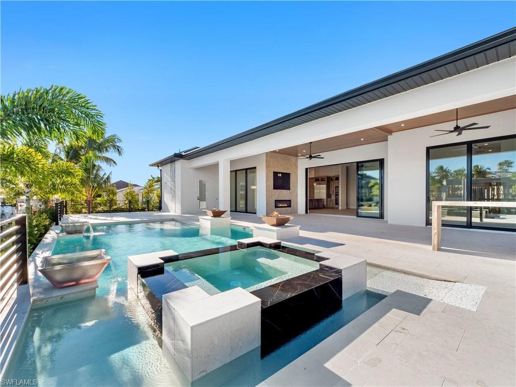 111 Montrose DR, FORT MYERS FL 33919-4