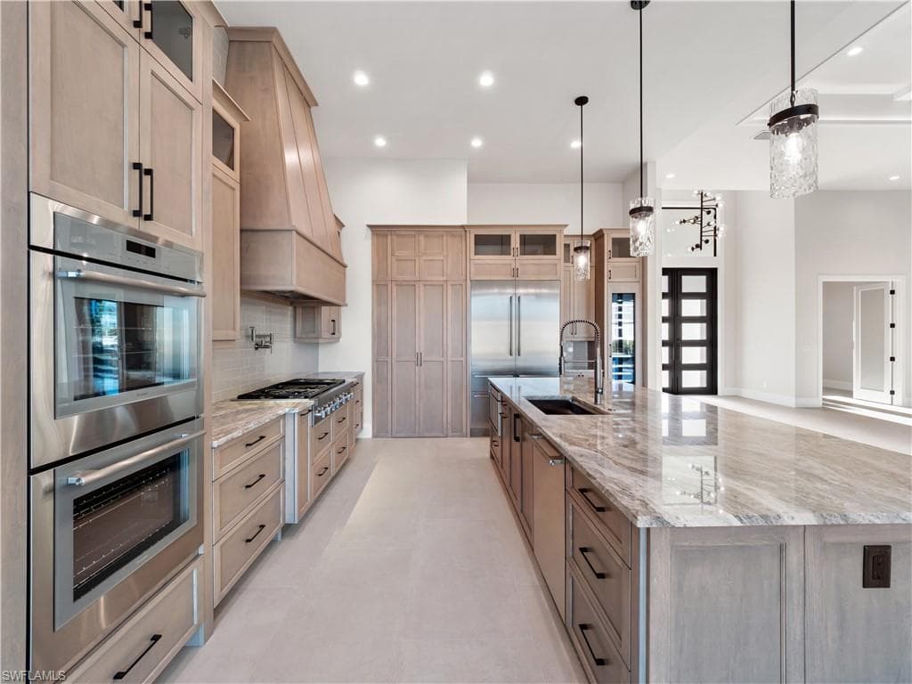 111 Montrose DR, FORT MYERS FL 33919-23