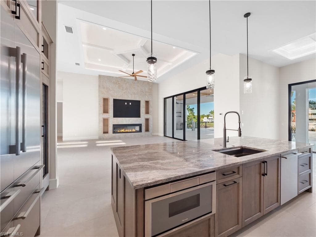 111 Montrose DR-28