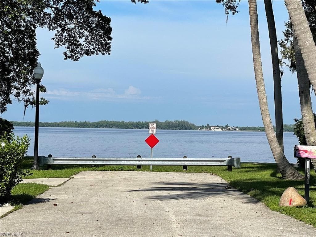 1223 Coconut DR, FORT MYERS FL 33901-6