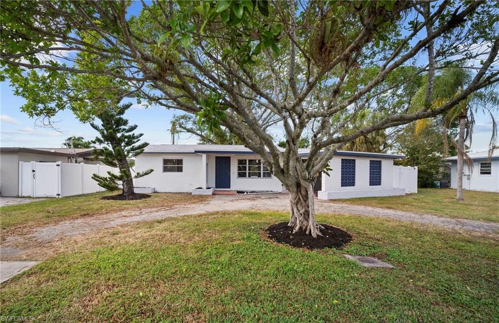 4244 Ellen AVE, FORT MYERS FL 33901-1