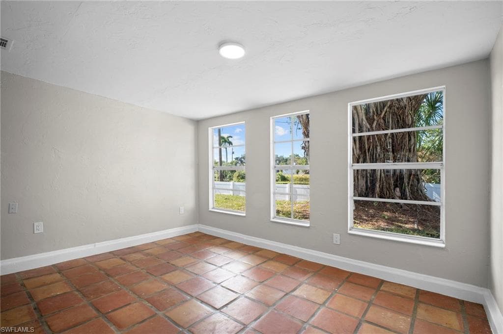 4244 Ellen AVE, FORT MYERS FL 33901-16